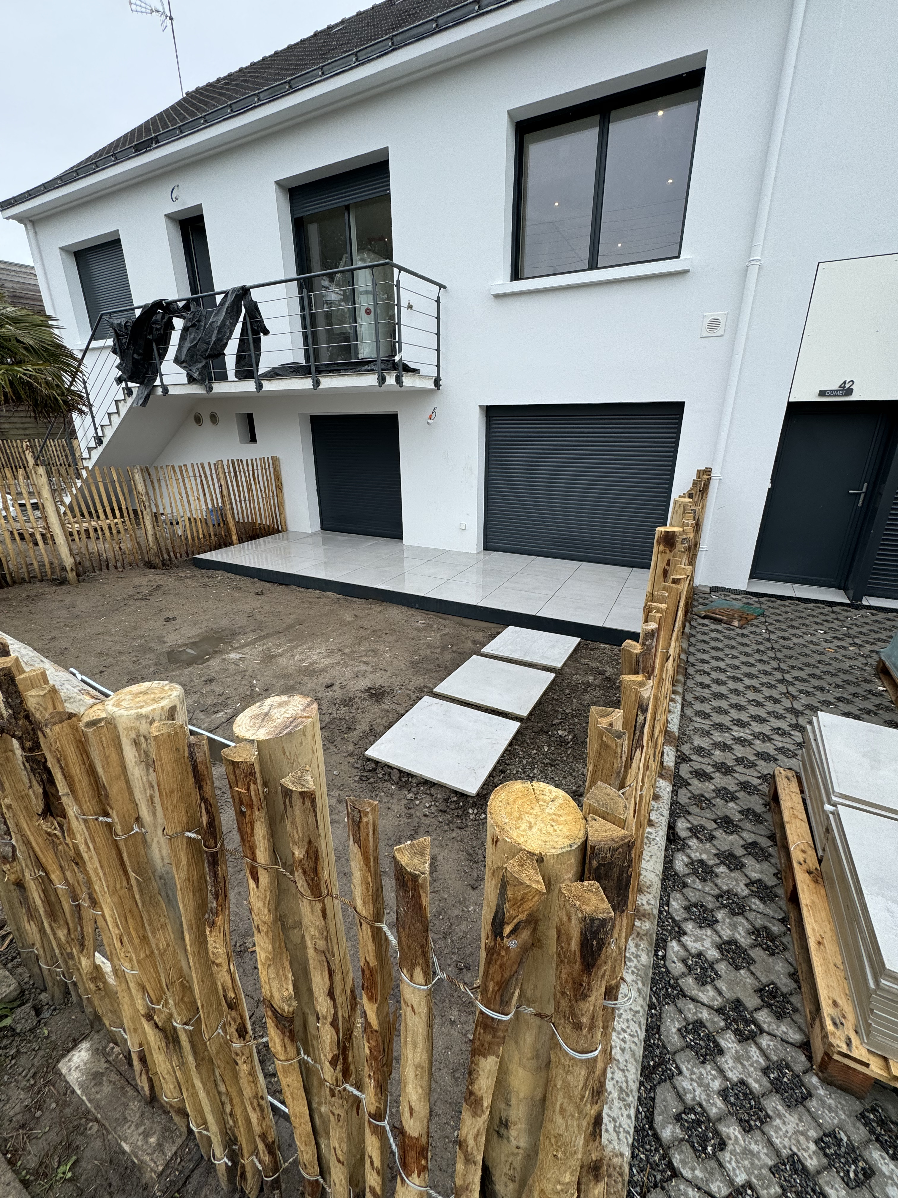 Dallage sur plots terminé avec ganivelle — La Turballe, vue 2