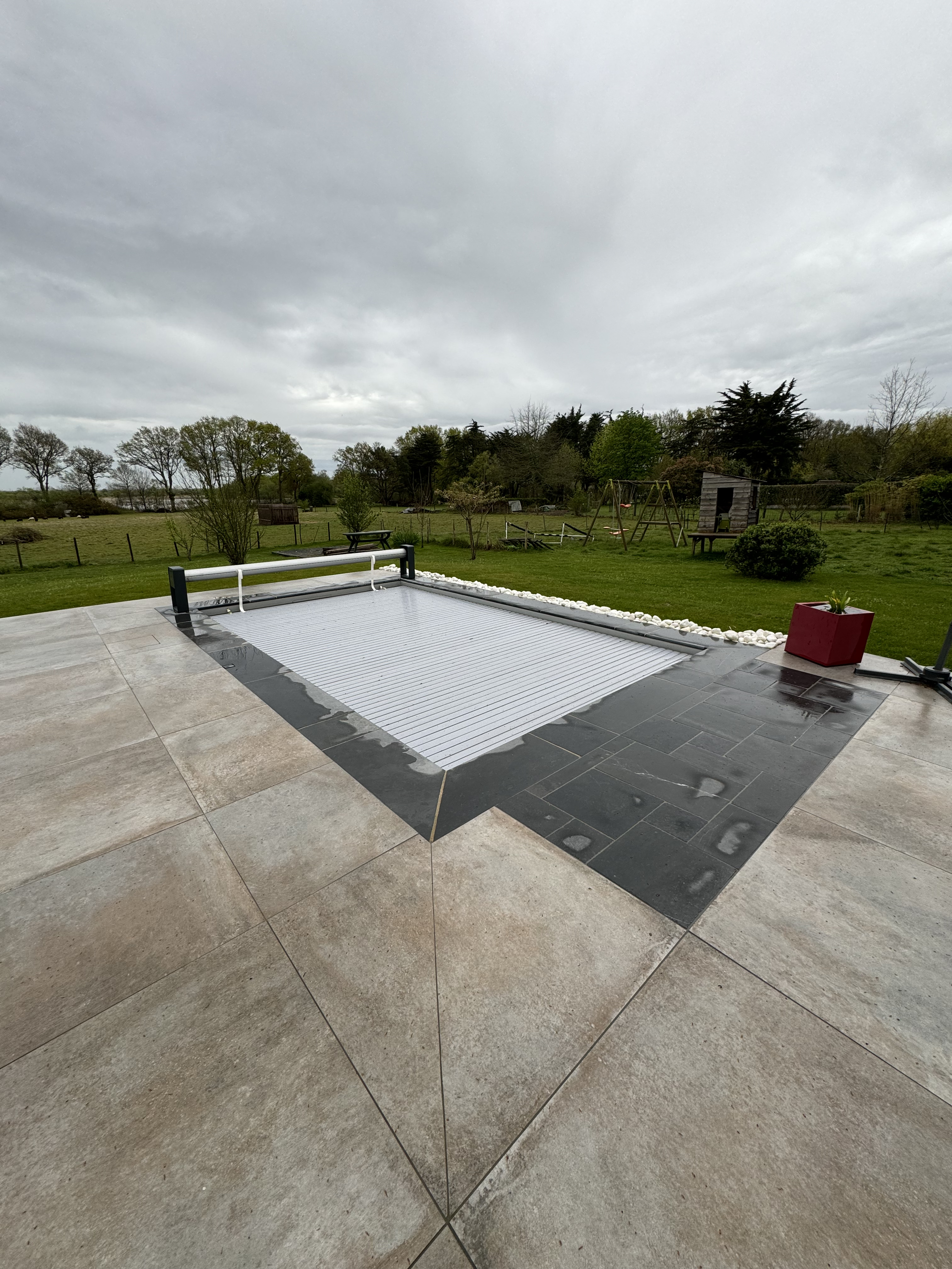 Volet hors sol piscine Saint-Lyphard — vue 1