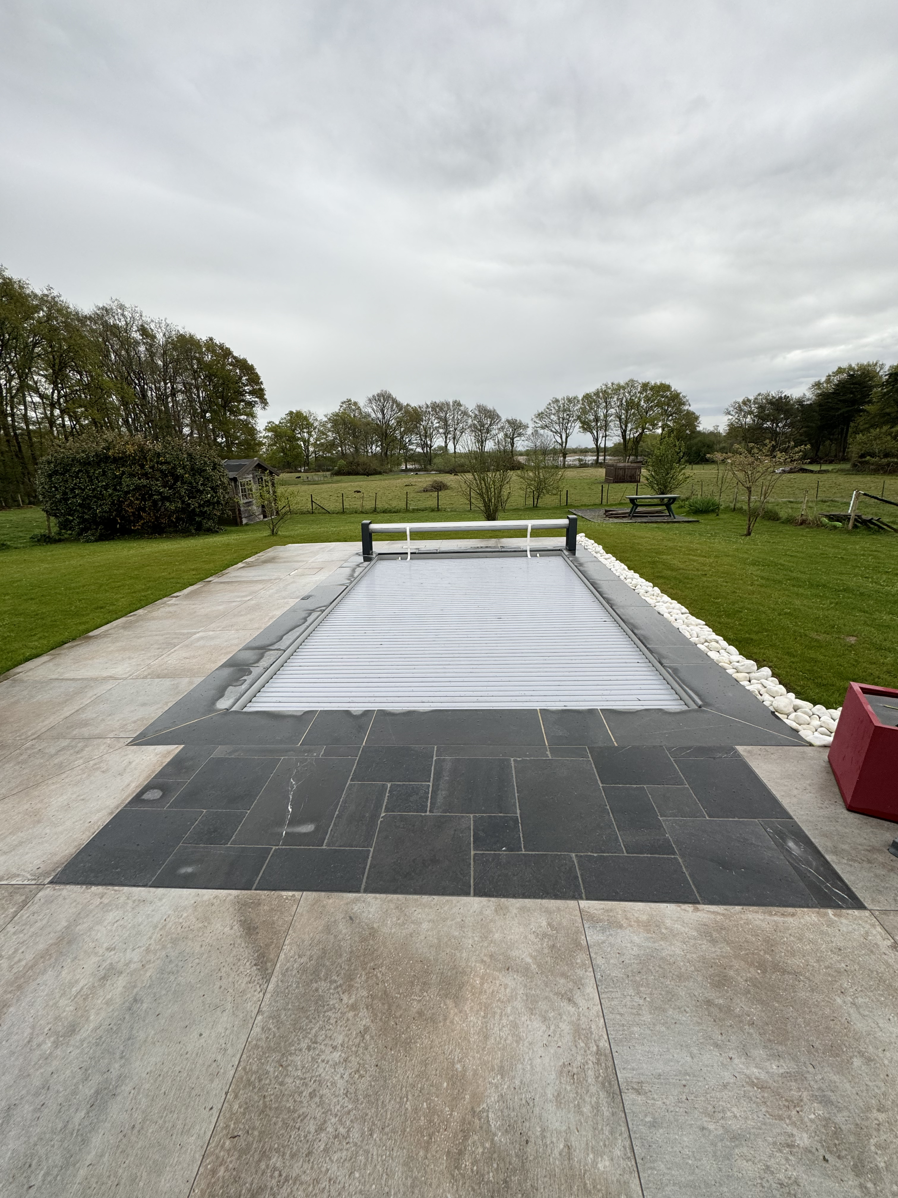 Volet hors sol piscine Saint-Lyphard — vue 2