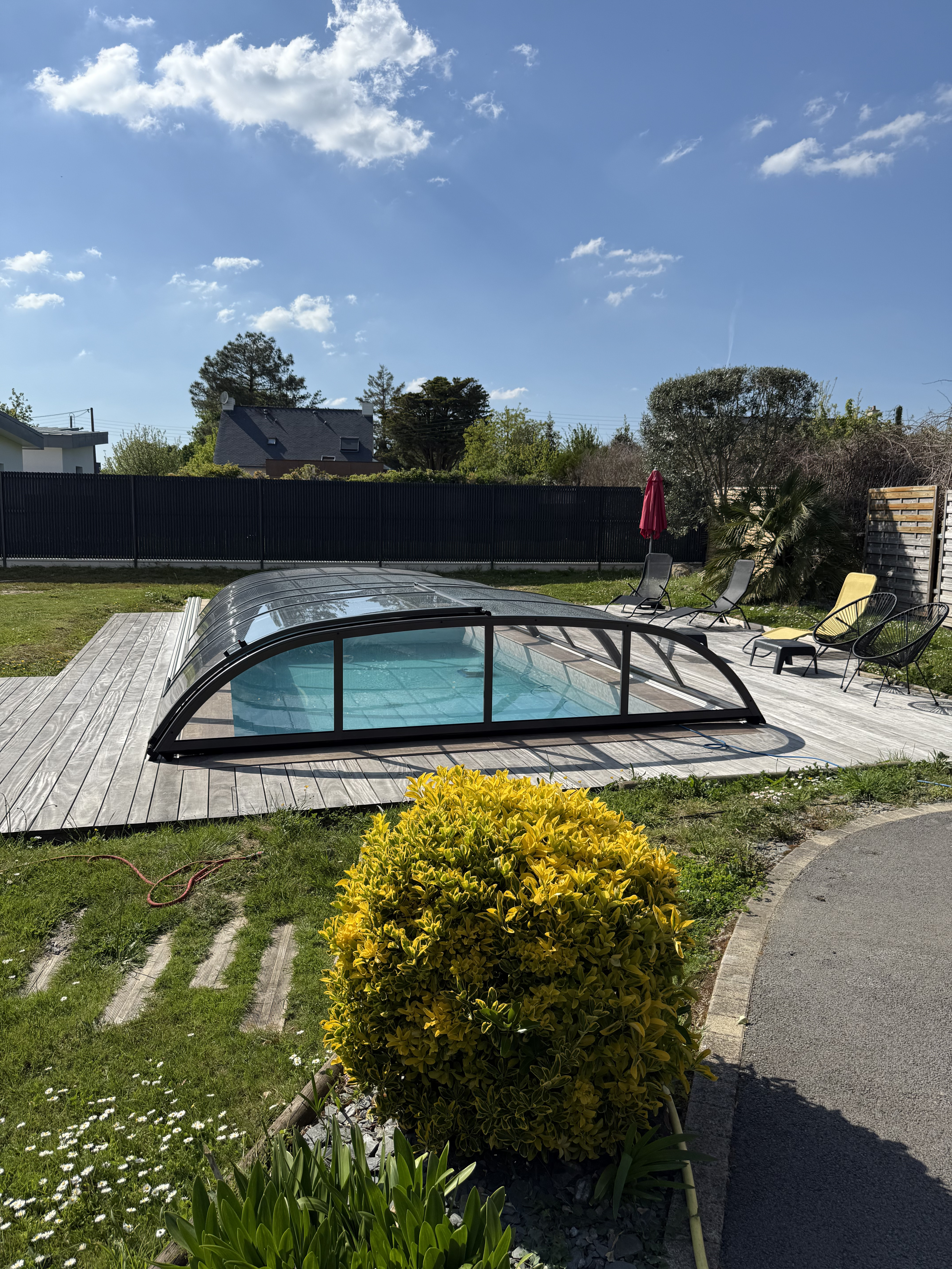 Piscine maçonnée terminée avec couverture — Saint-Lyphard