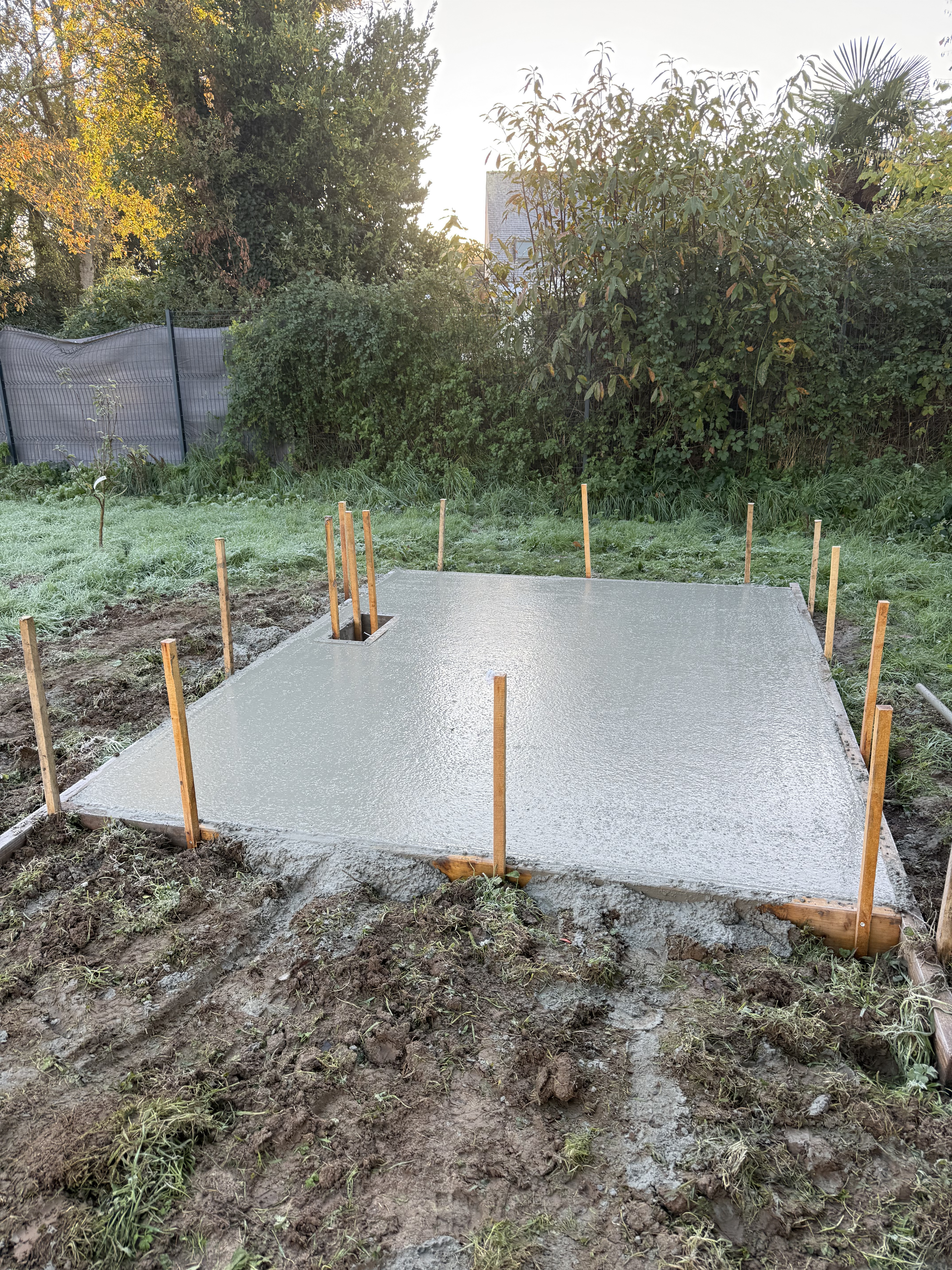 Dalle béton ferraillée pour local technique piscine — Guérande