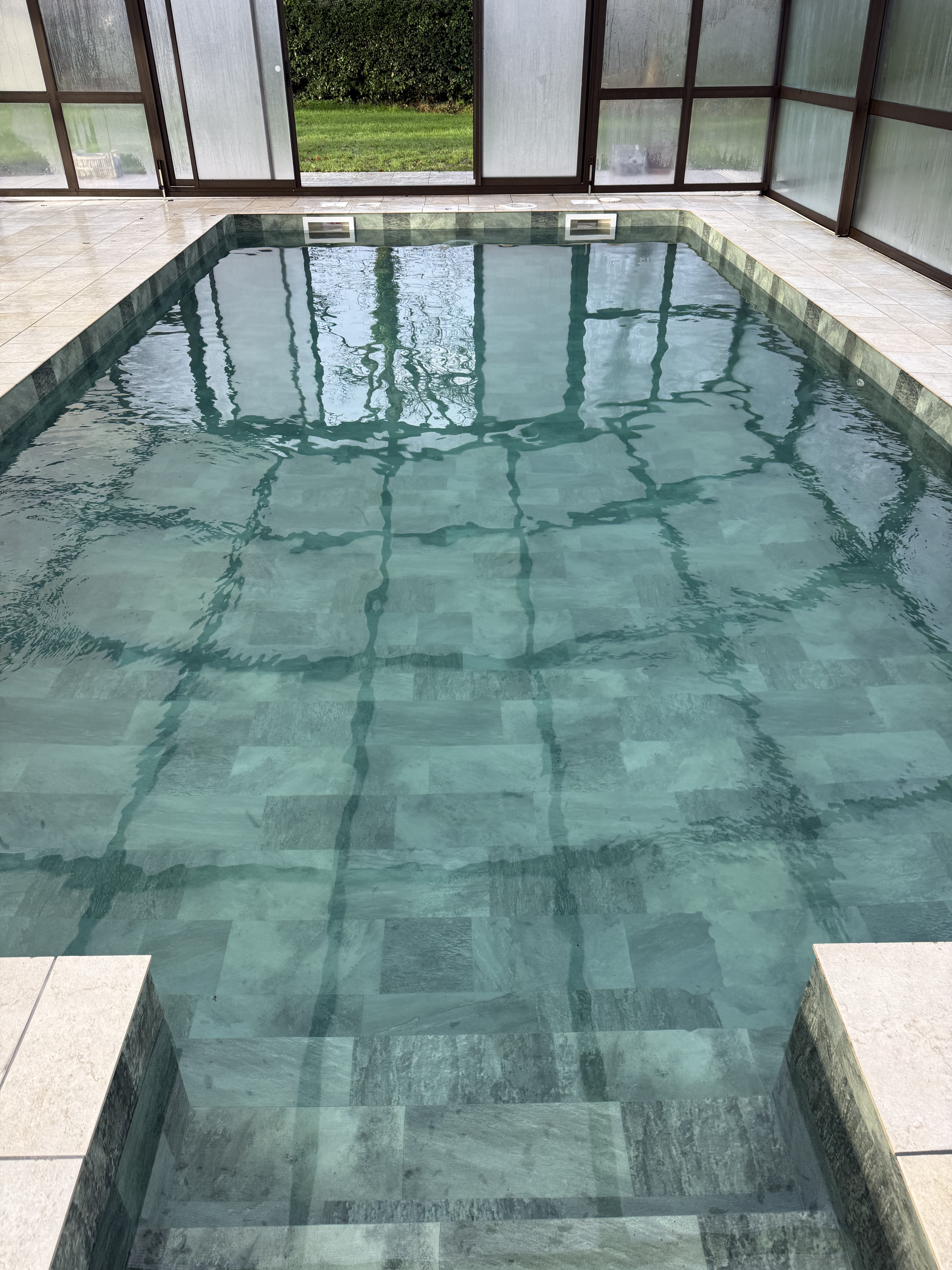 Piscine rénovée avec nouvel escalier et PVC armé Bali — La Chapelle-des-Marais
