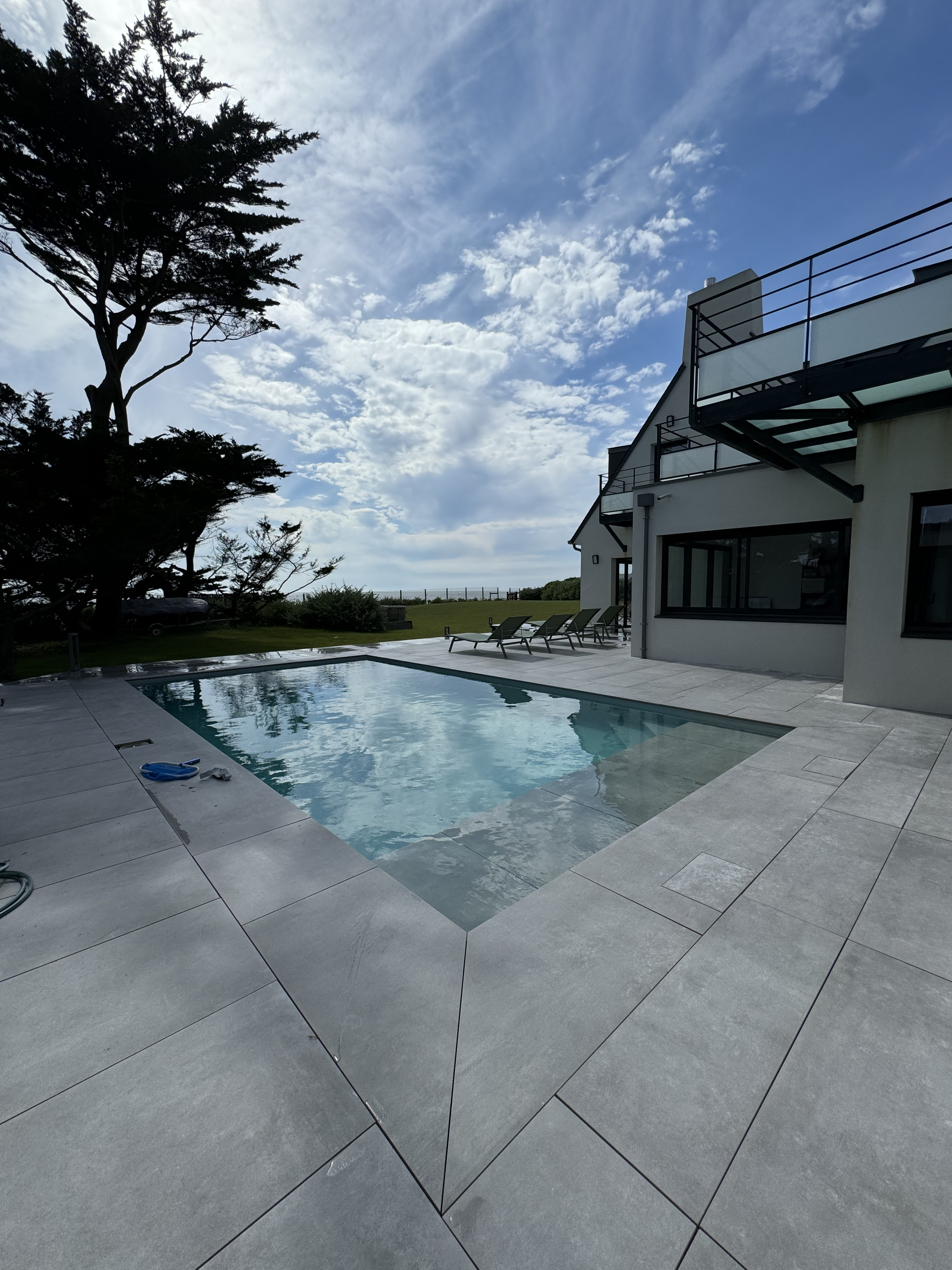 Pose dallage sur plots terrasse 140 m² — La Turballe